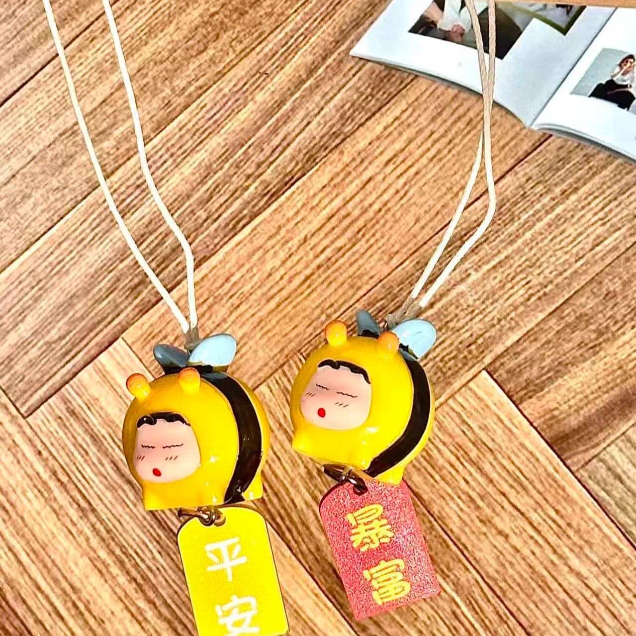 Figurka Crayon Shin-chan Bee C – Car Accessories Etsy recenzja i cena